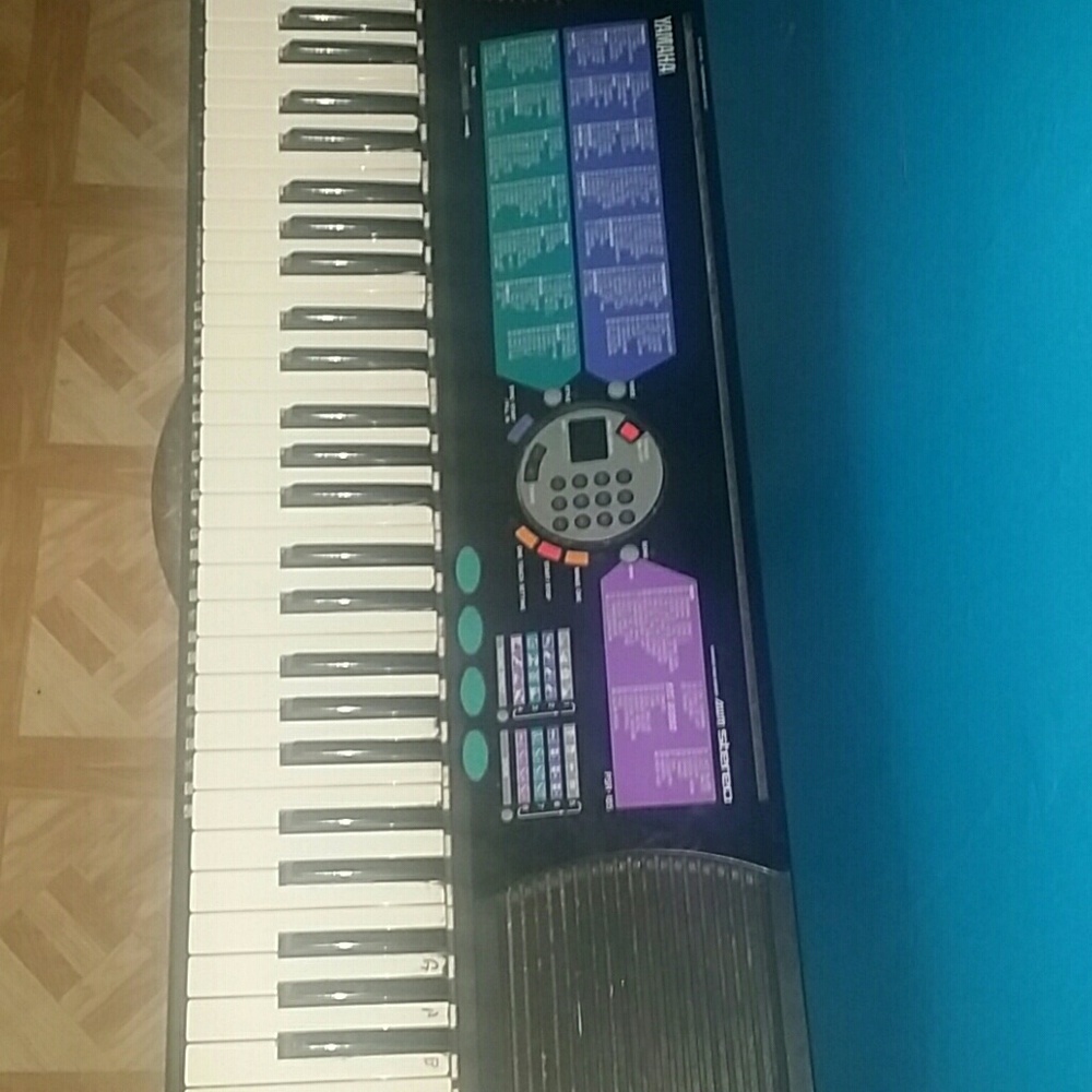 KeyBoard /Piano - Picture 2 of 2